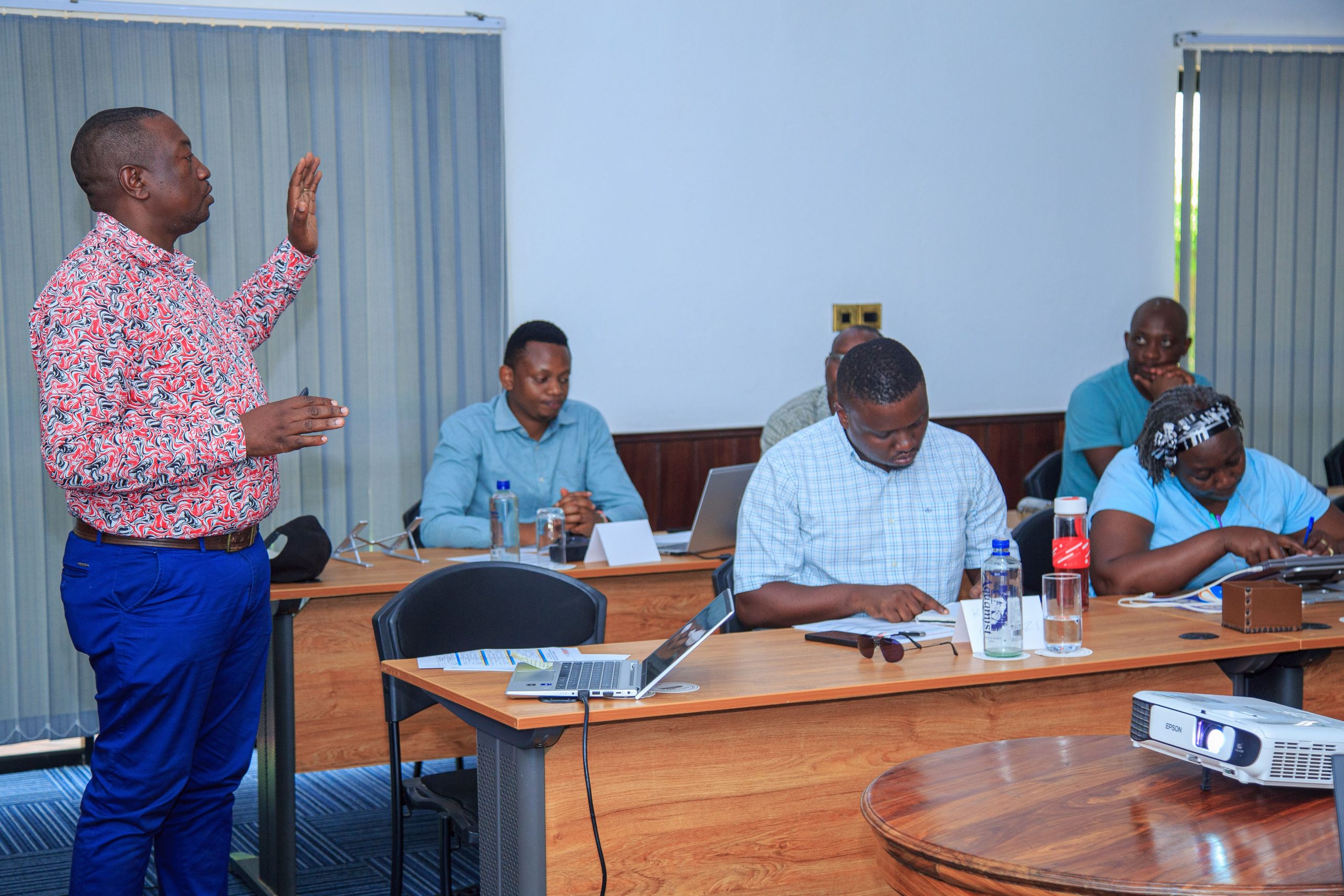 INTRODUCTION TO SAFETY, HEALTH AND ENVIRONMENT (SHE) IN OIL & GAS SECTOR